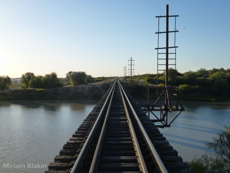 railway-track-near-menindee-800x600